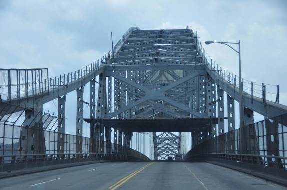 Atravessando a Ponte das Américas, sobre o Canal do Panamá, na chegada à Cidade do Panamá, a capital do país